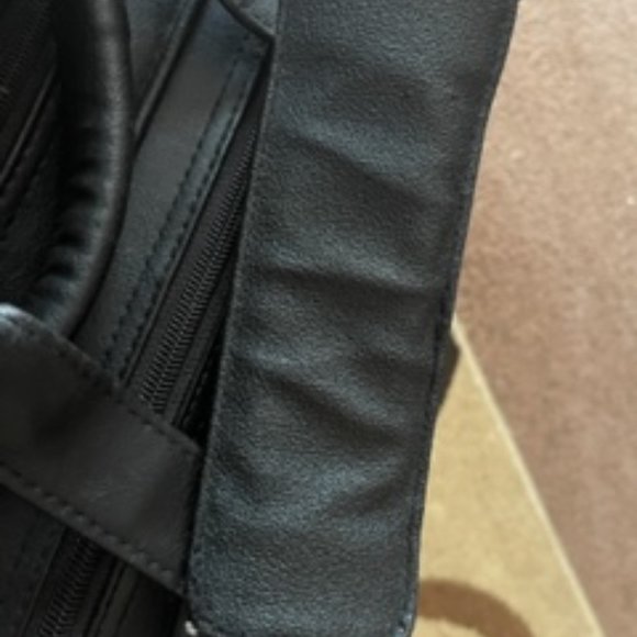 Large Leather Briefcase/Traveling Bag WM or Men - Picture 7 of 7